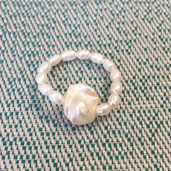 Origona	Natural Baroque Pearl Stretch Ring